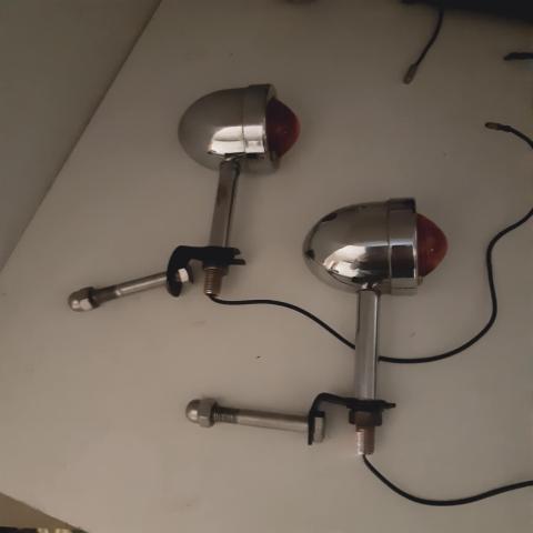 Φλας Ζευγάρι Royal Enfield Bullet 500 ME BAΣΕΙΣ - TRAFFICATOR ASSY, BEEHIVE STYLE, CHROME 65 €